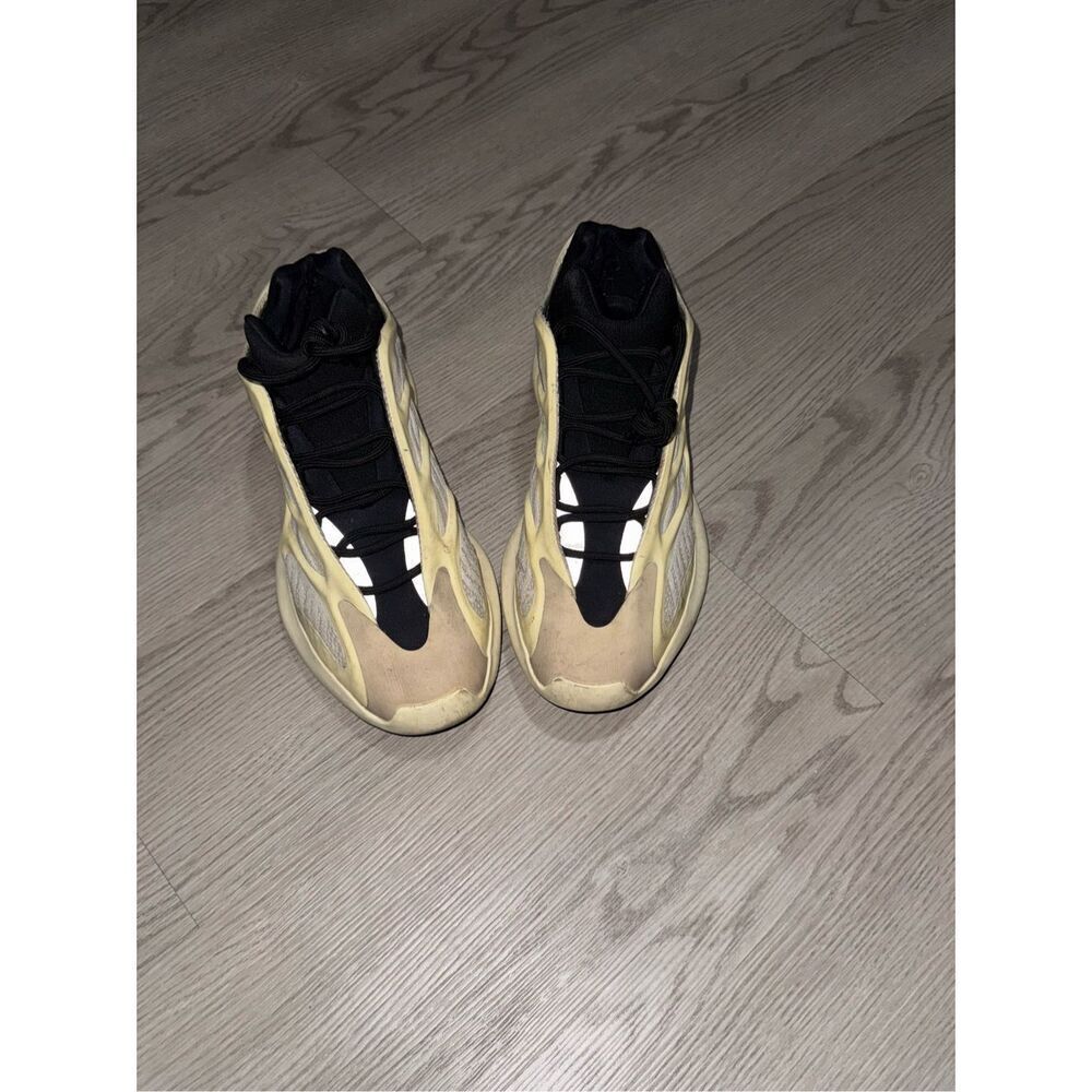 Yeezy 700 Azael